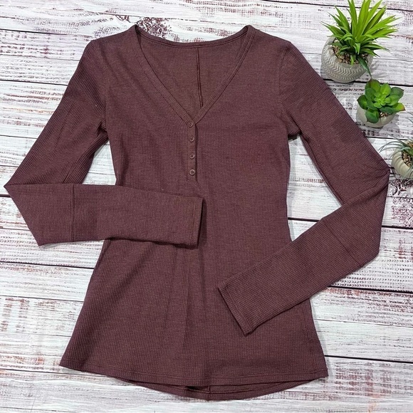 lululemon athletica Tops - Lululemon Long Sleeve Waffle Knit Vneck Top